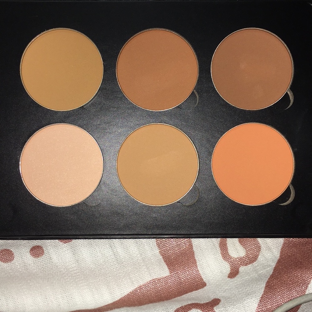 Tan to deep contour kit Anastasia Beverly Hills